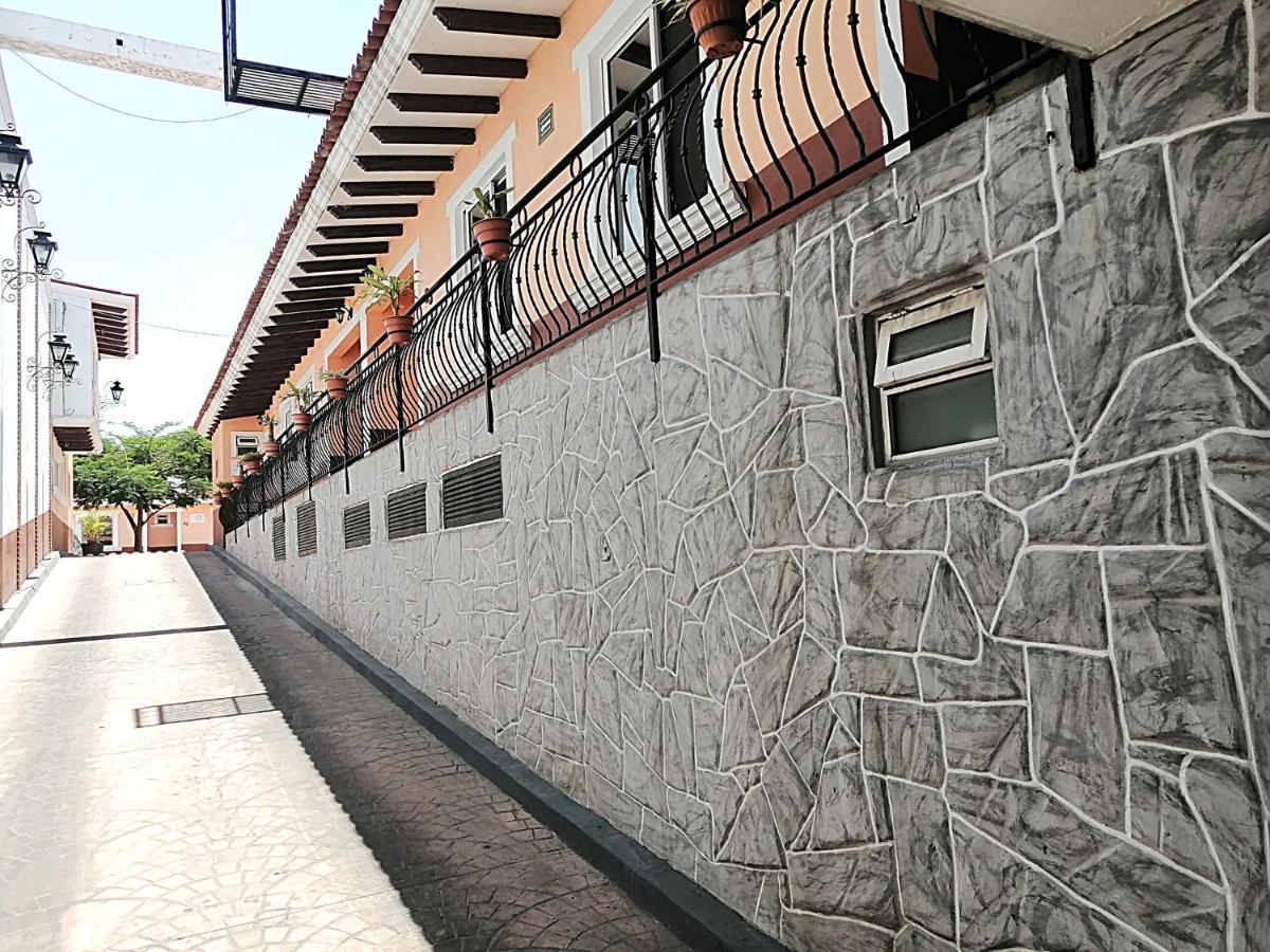 Hotel Aquiles Guadalajara Extérieur photo