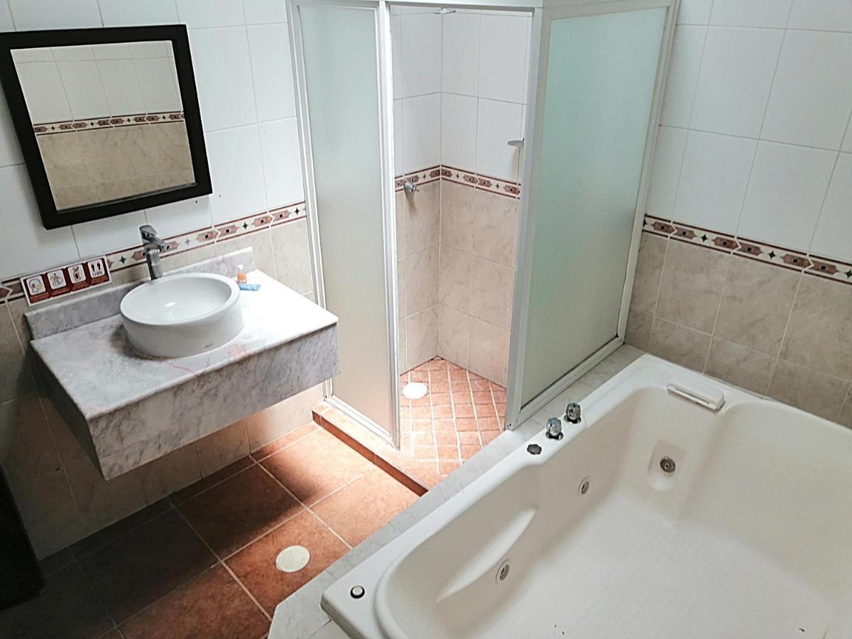 Hotel Aquiles Guadalajara Extérieur photo